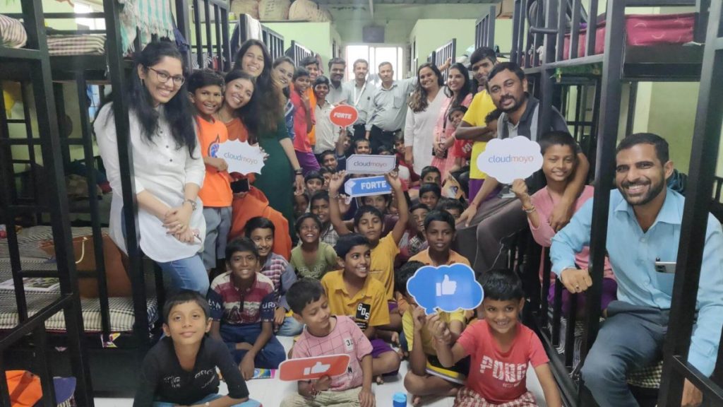 Group picture with Snehwan School students and CloudMoyo employees August 2022